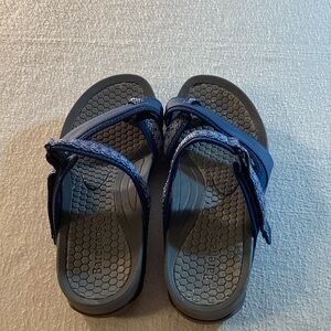 BareTraps Navy Sandals with Textured Straps